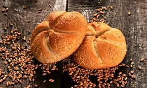 Ile kalorii ma bułka pszenna? Zaskakujące różnice w kaloryczności