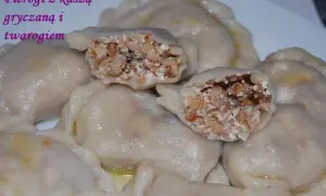 Pyszne pierogi z kaszą gryczaną i serem. Sprawdzony przepis na domowe danie.