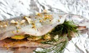 Jaką temperaturę wybrać do pieczenia pstrąga w piekarniku?