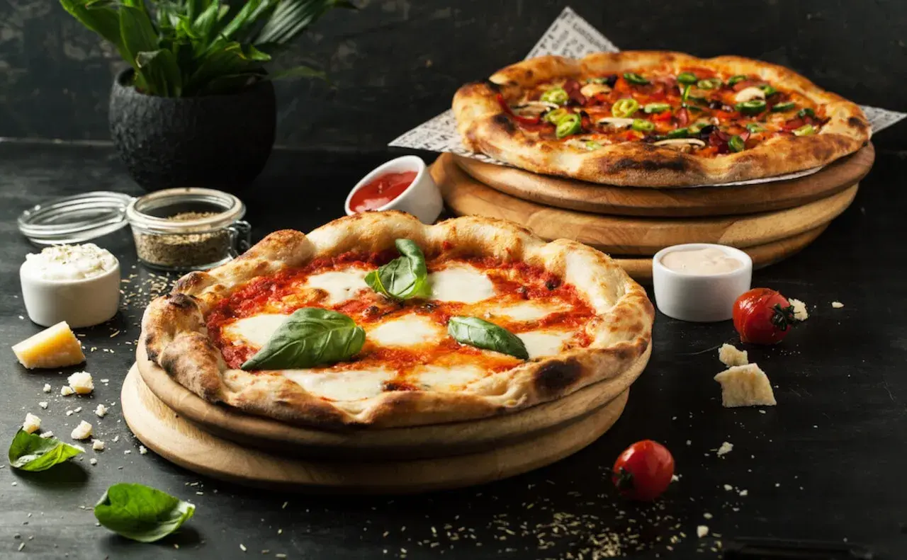 Na ile stopni ustawić piekarnik do pizzy, by uniknąć zakalca?