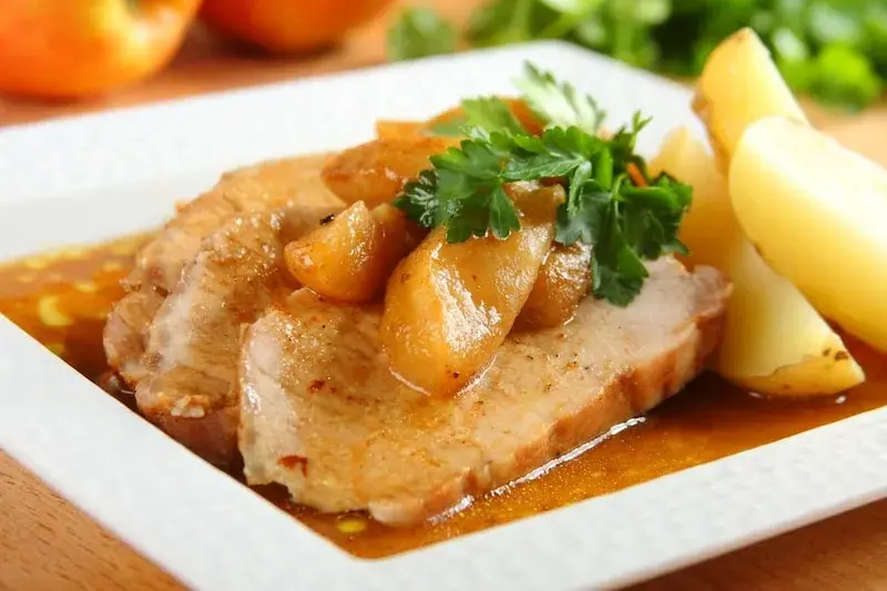 W jakiej temperaturze pieczemy schab w piekarniku, aby był soczysty?