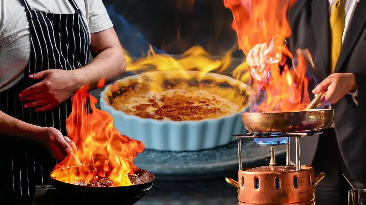 Mistrzowie kuchni demonstrują flambirowanie potraw, tworząc spektakularne płomienie nad patelniami i deserem.