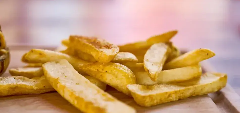 Zdjęcie Jak długo piec frytki w piekarniku, aby były idealnie chrupiące