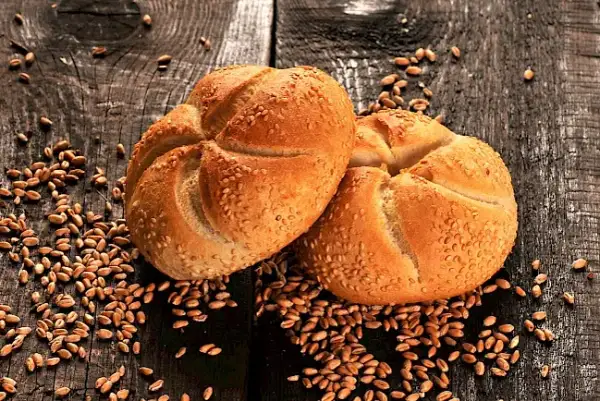 Ile kalorii ma bułka pszenna? Zaskakujące różnice w kaloryczności