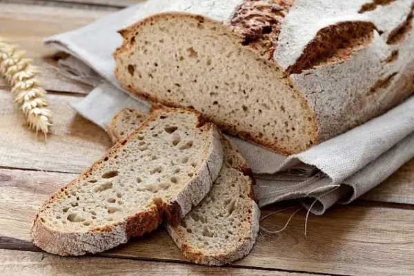 Ile kcal ma chleb pełnoziarnisty? Zaskakujące wartości odżywcze!